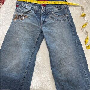 Fire jeans Alicia Stylish Blue Embroidered Women's clam digger capris